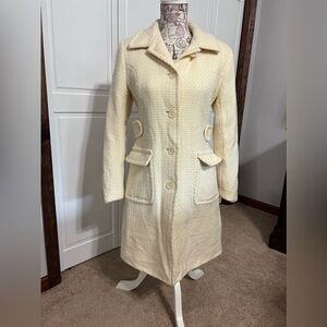 Modes international cream wool coat